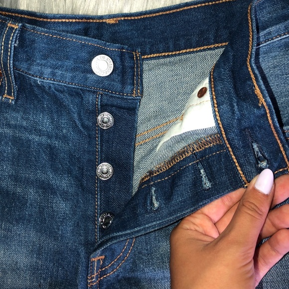 Levi’s 501 Shorts - Picture 3 of 5